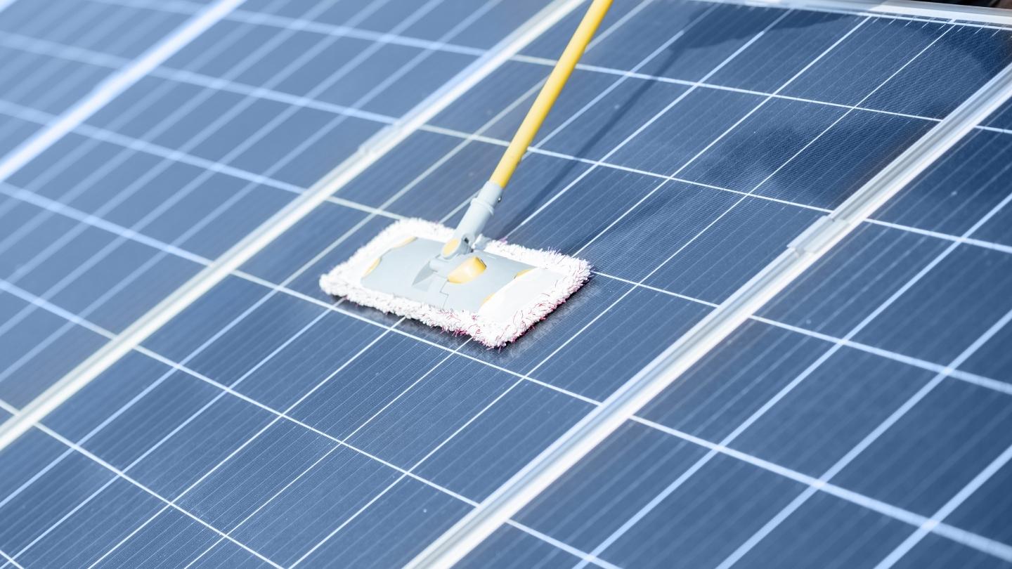 solar collector cleaning